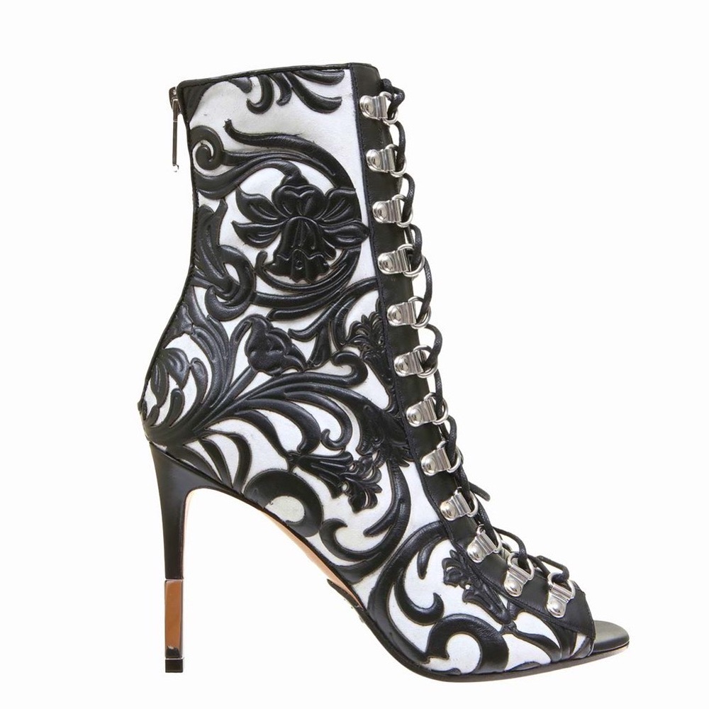 BNWT BALMAIN Smooth black calfskin open lace-up ankle boots